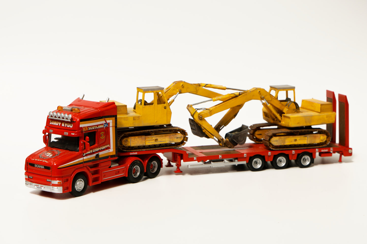 Hand Painted & Weatherd Hymac 580c- OO Gauge / 1-76 Scale