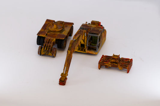 Painted RRV Excavator- Rusty Scrap Edition ... 1/76 - OO Gauge Scale (Yellow)