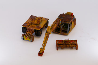 Painted RRV Excavator- Rusty Scrap Edition ... 1/76 - OO Gauge Scale (Yellow)