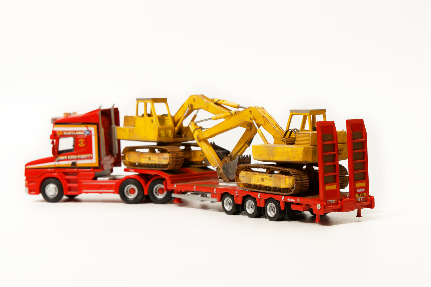 Hand Painted & Weatherd Hymac 580c- OO Gauge / 1-76 Scale