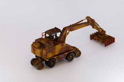 Painted RRV Excavator- Rusty Scrap Edition ... 1/76 - OO Gauge Scale (Yellow)