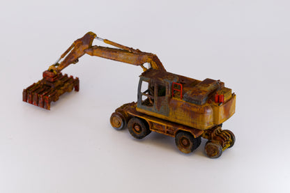 Painted RRV Excavator- Rusty Scrap Edition ... 1/76 - OO Gauge Scale (Yellow)