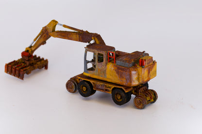 Painted RRV Excavator- Rusty Scrap Edition ... 1/76 - OO Gauge Scale (Yellow)