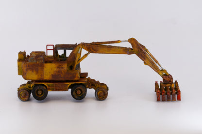 Painted RRV Excavator- Rusty Scrap Edition ... 1/76 - OO Gauge Scale (Yellow)