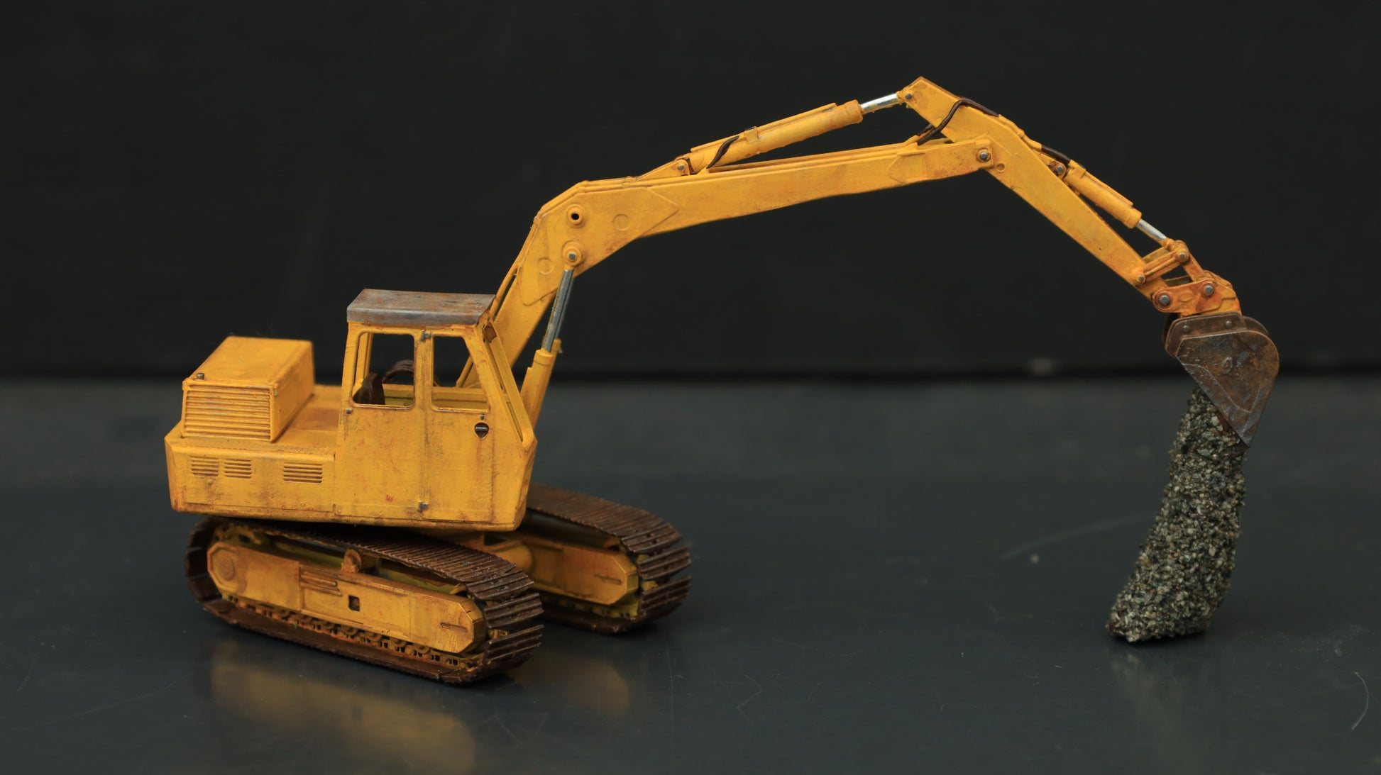 Hymac 580c ... 1-76/ OO Gauge scale