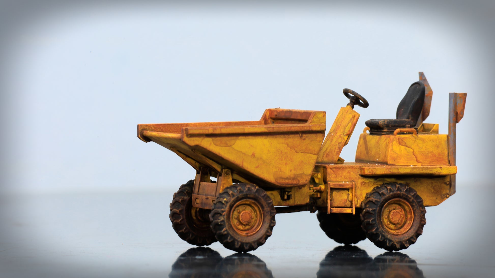 Hand Painted 3 Ton Dumper ... 1/50 - O Gauge Scale