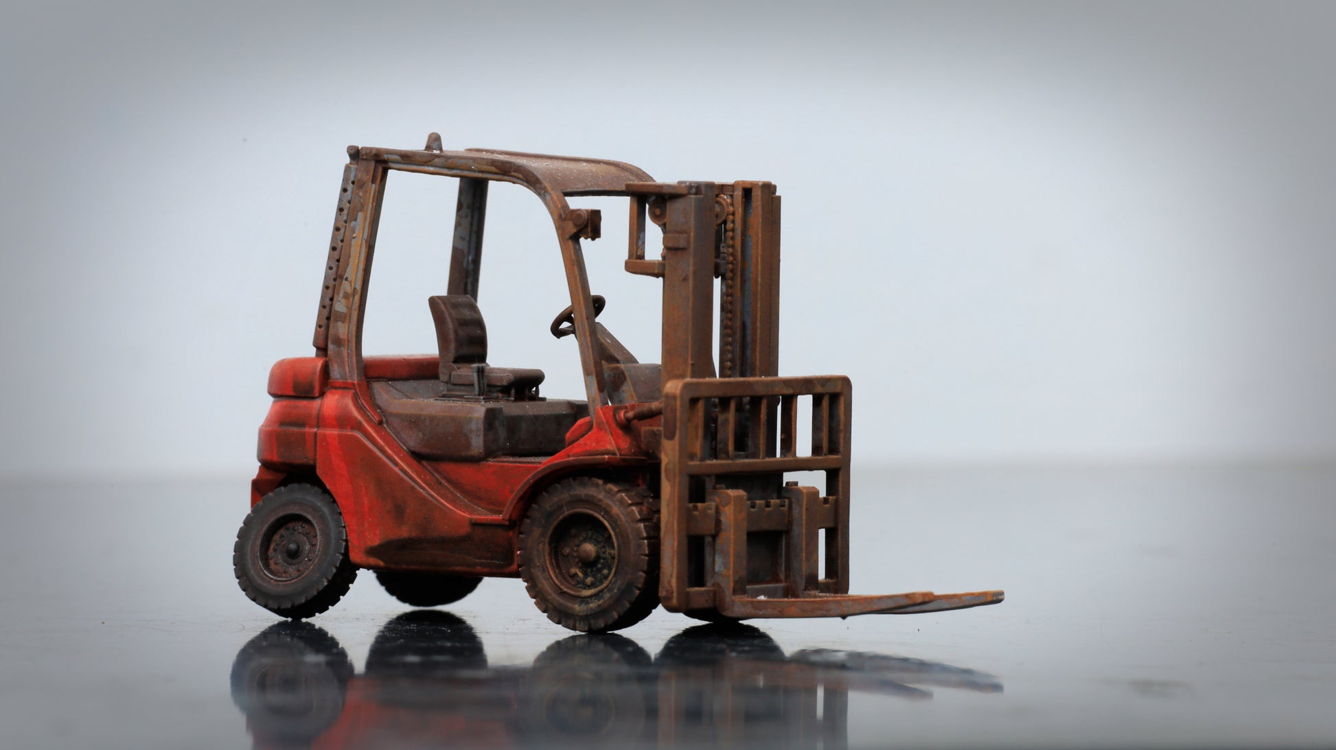 Hand Painted Forklift Truck .....O Gauge/ 1-50 Scale