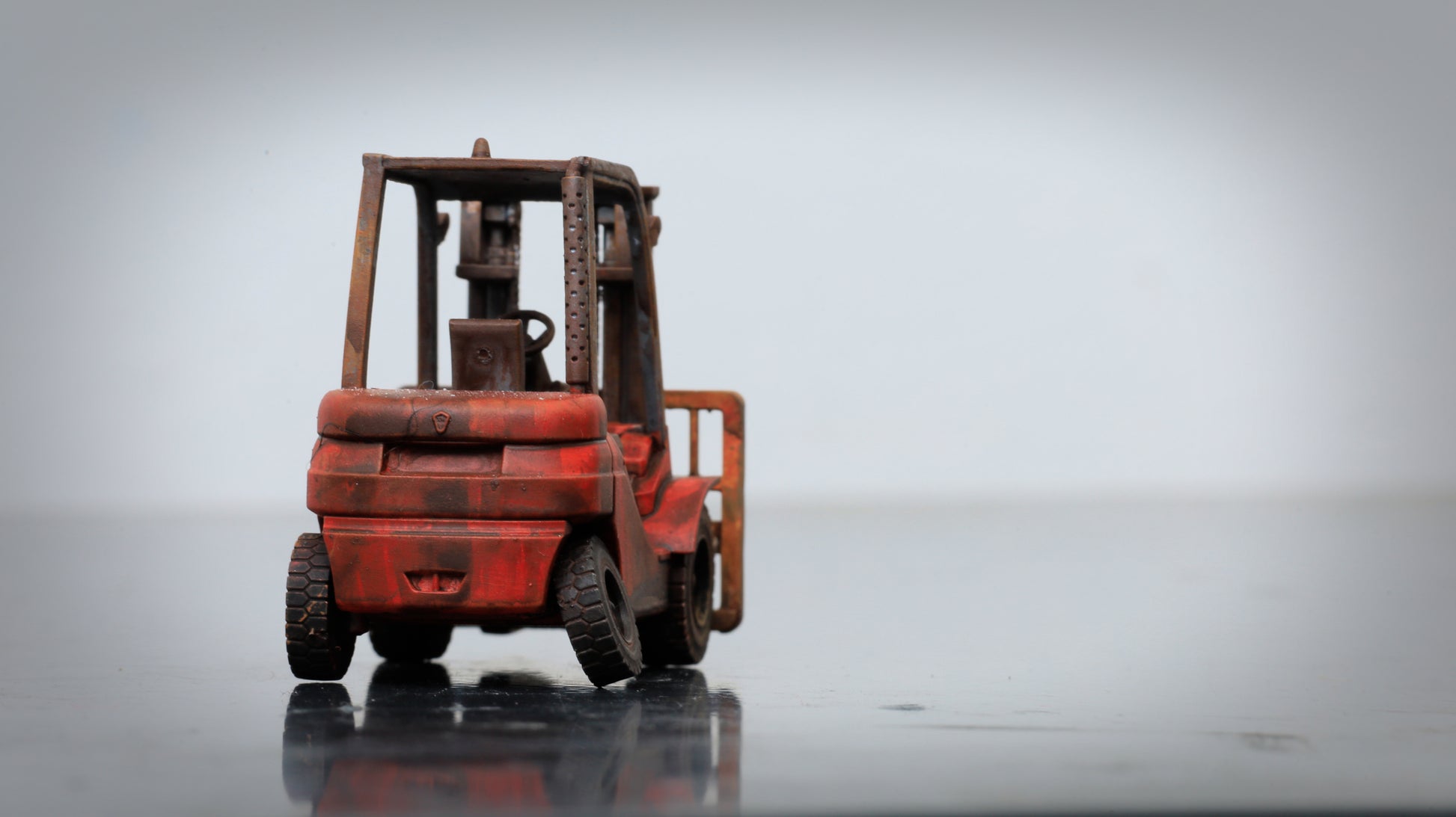 Hand Painted Forklift Truck .....O Gauge/ 1-50 Scale