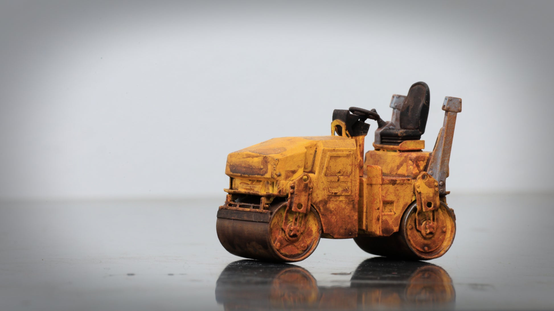 Hand Painted Compactor Road Roller....1/50 - O Gauge Scale