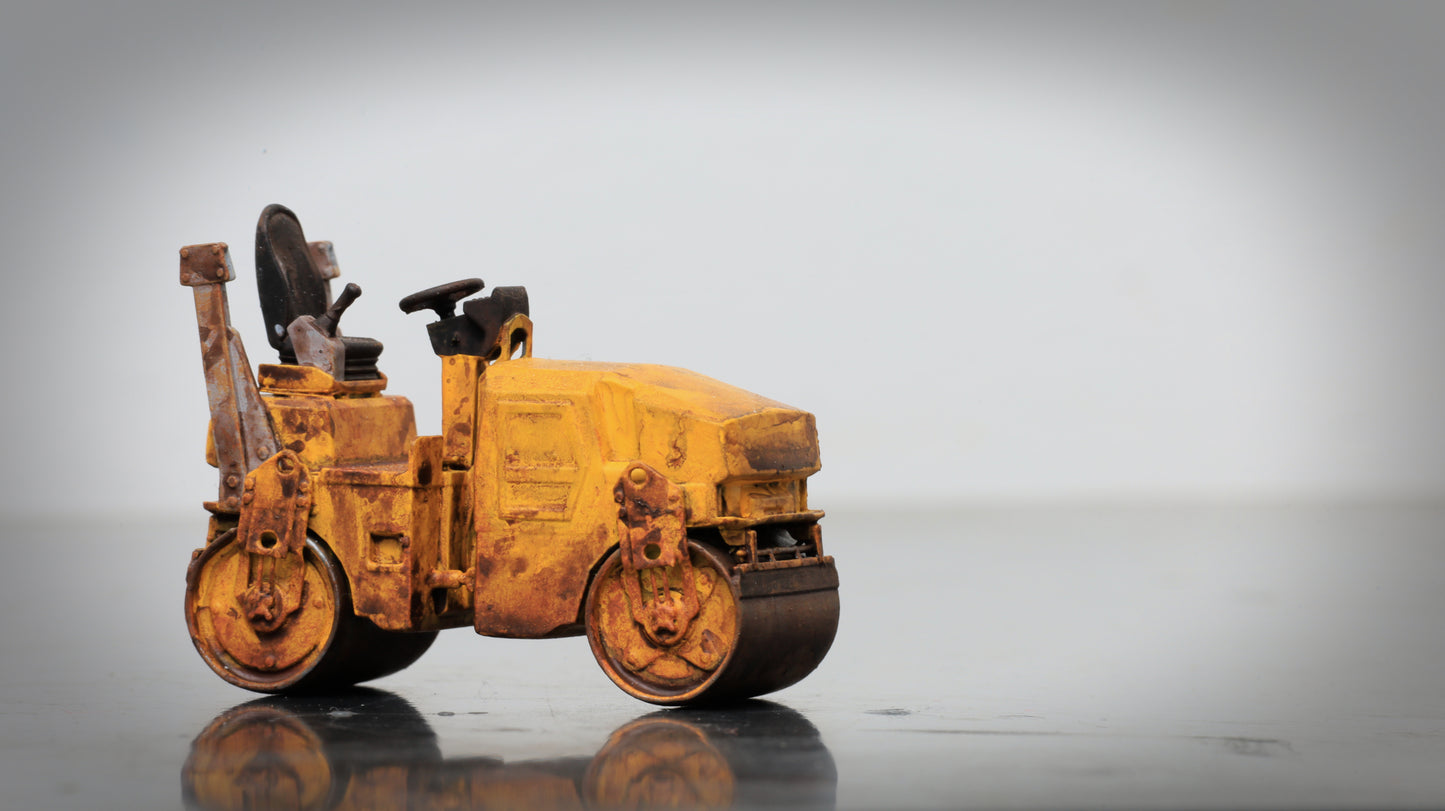 Hand Painted Compactor Road Roller....1/50  Scale