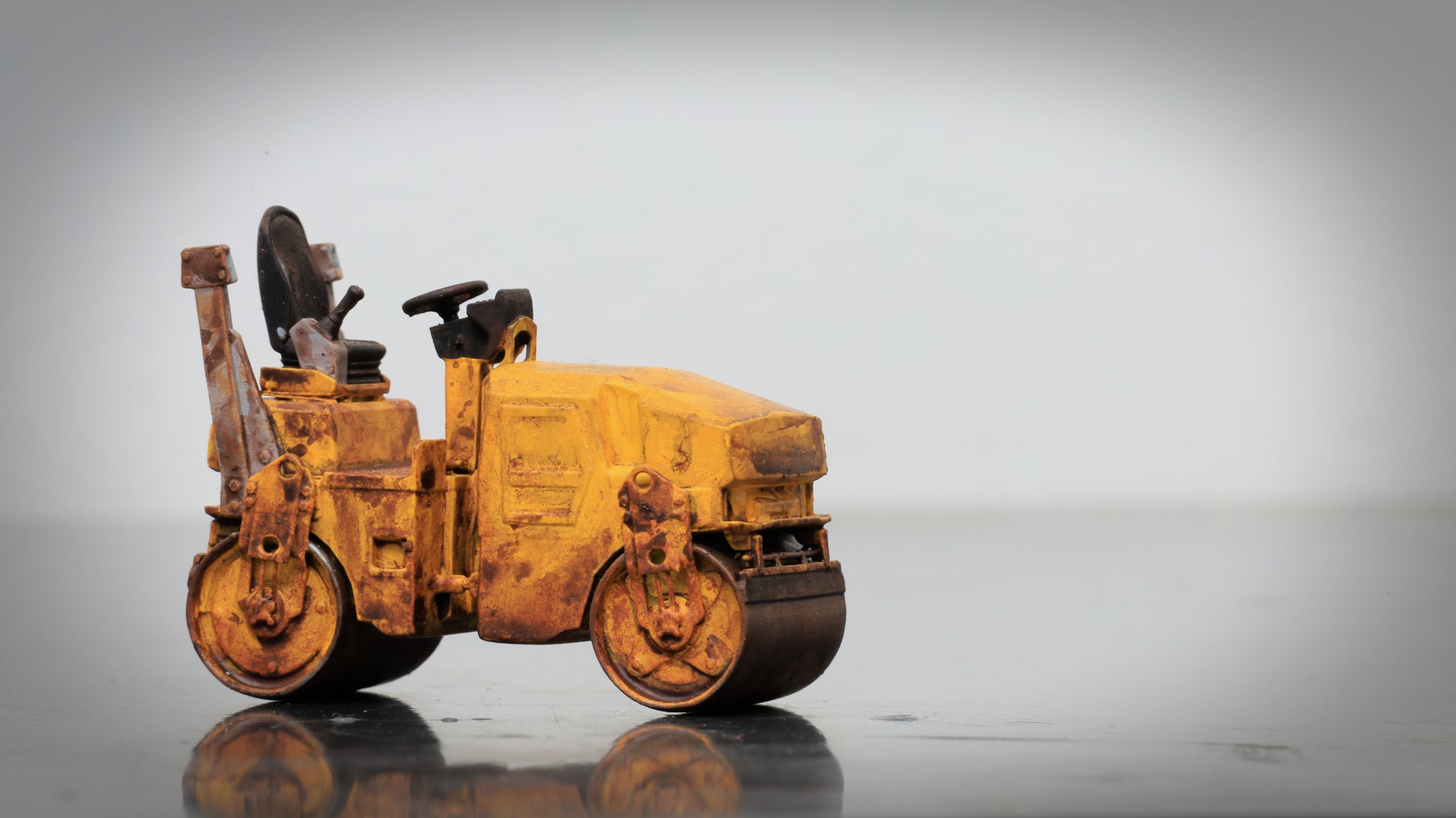 Hand Painted Compactor Road Roller....1/50 - O Gauge Scale