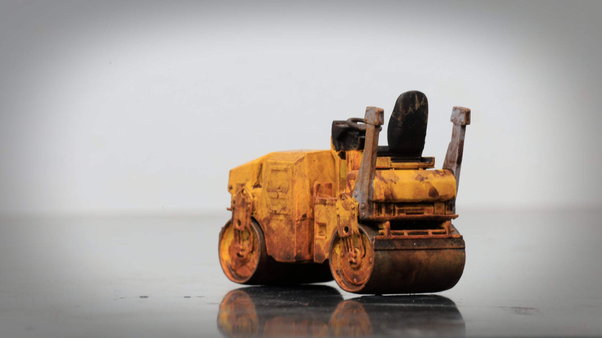 Hand Painted Compactor Road Roller....1/50 - O Gauge Scale