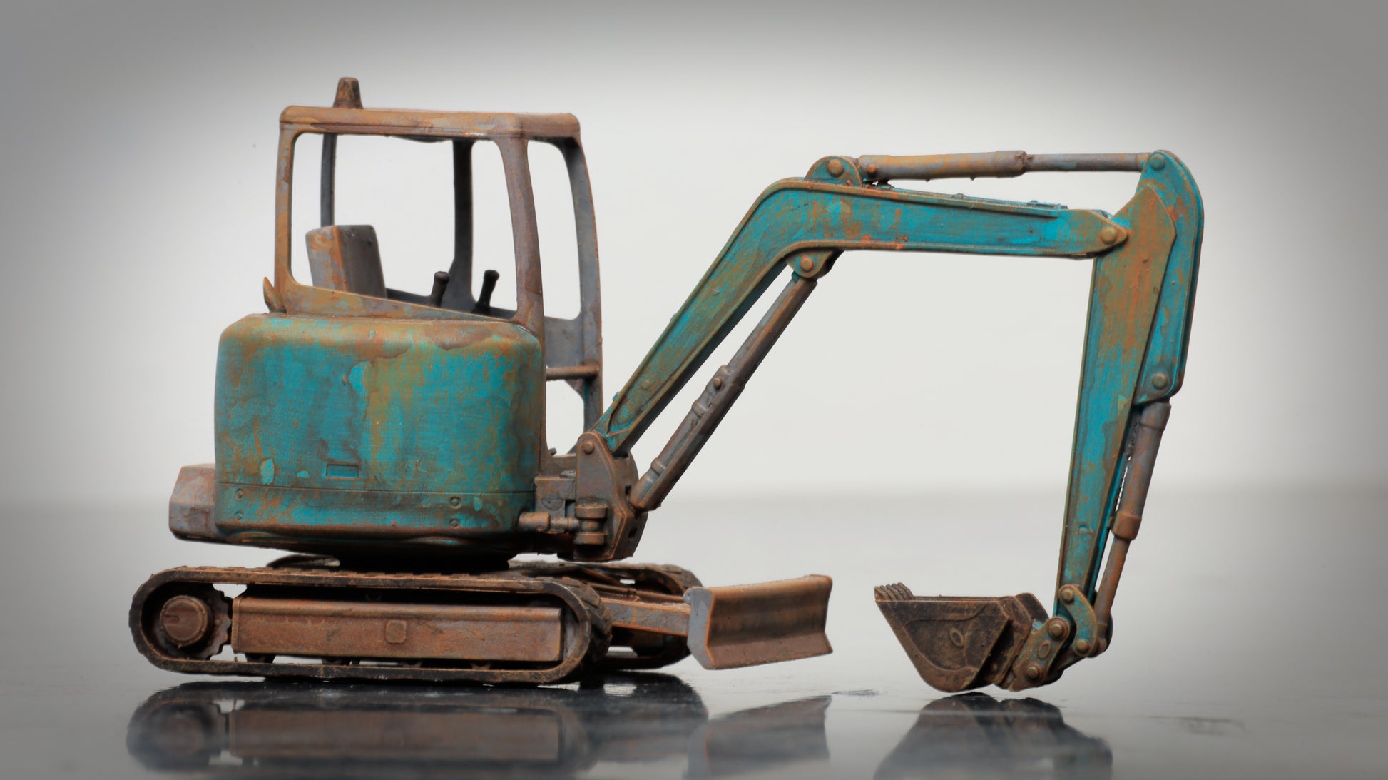 Painted Mini Excavator ... 1/50 - O Gauge Scale