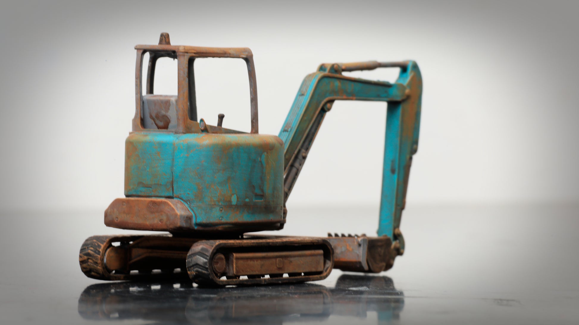 Painted Mini Excavator ... 1/50 - O Gauge Scale