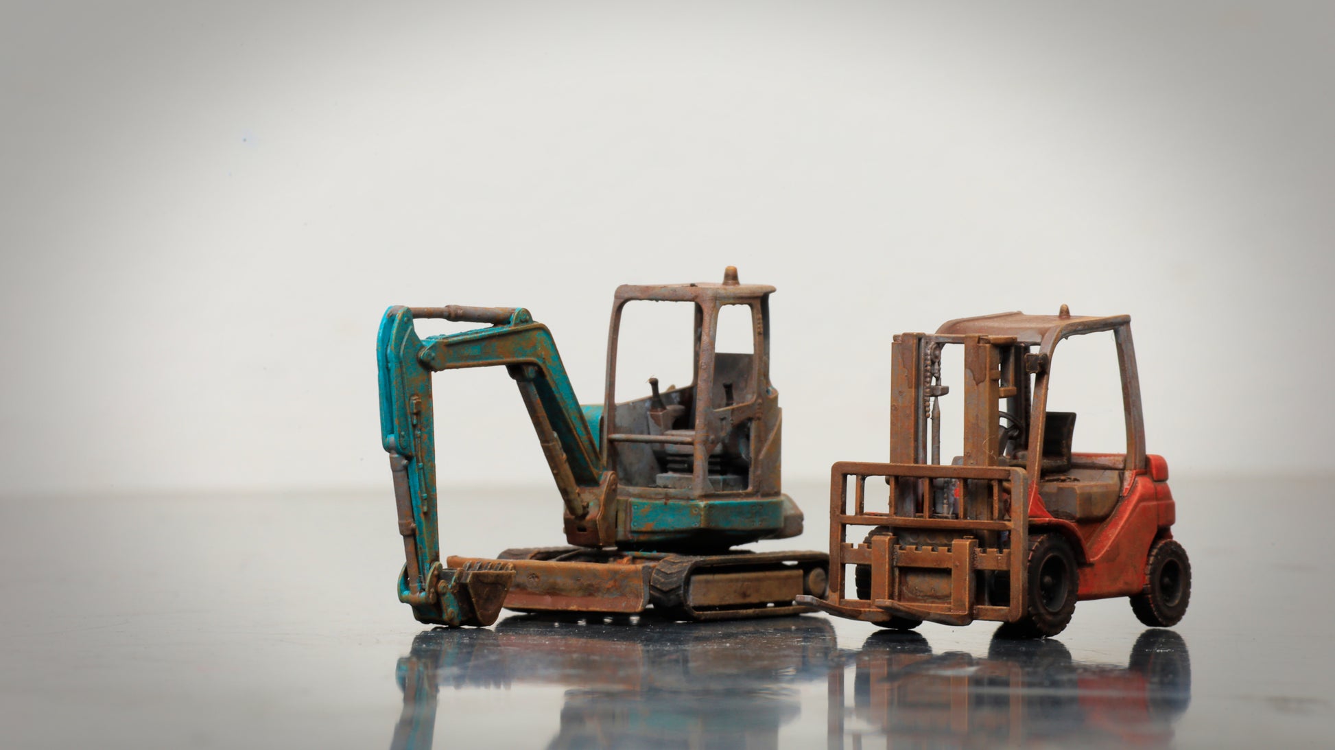 Hand Painted Mini Excavator & Fork Lift ... 1/76 - OO Gauge Scale