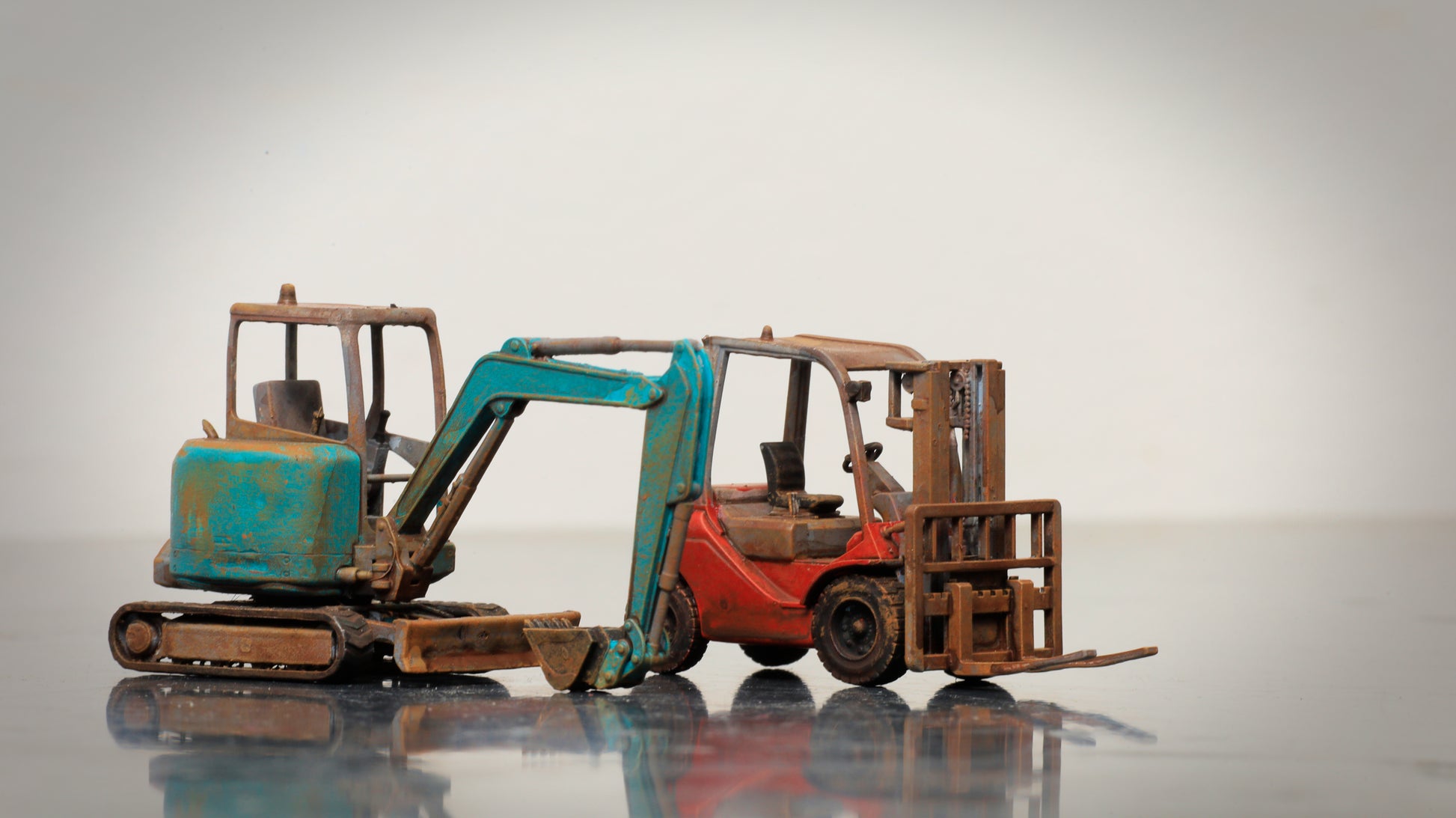Hand Painted Mini Excavator & Fork Lift ... 1/76 - OO Gauge Scale