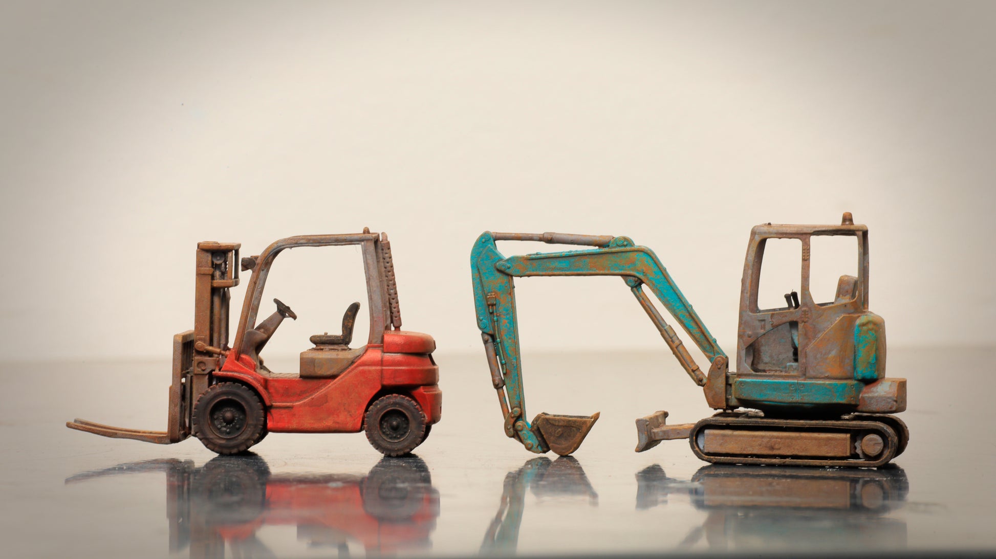 Hand Painted Mini Excavator & Fork Lift ... 1/76 - OO Gauge Scale
