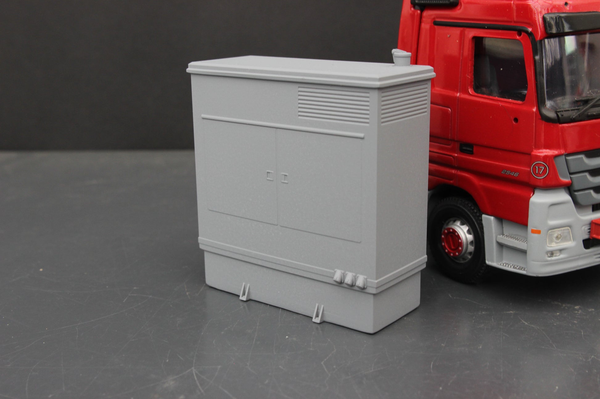 Large Generator  - 1/50- O Gauge Scale